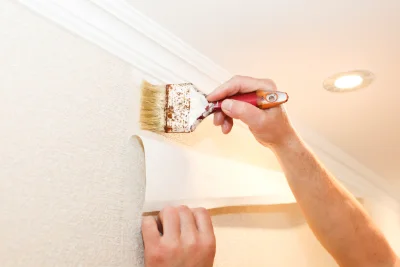 Pose de papier peint à Augea — revêtements muraux et toiles de verre